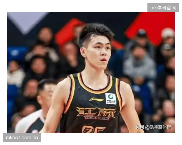 江苏队后卫庞峥麟成为最佳阵容黑马,其全面的个人数据是球队的非卖品。 江苏队后卫庞峥麟成为最佳阵容黑马,其全面的个人数据是球队的非卖品。
