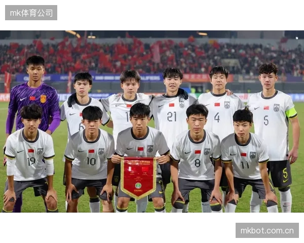 卡塔尔阵容深度面临考验,主力与替补球员之间实力差距或在高强度赛程中暴露。 卡塔尔阵容深度面临考验,主力与替补球员之间实力差距或在高强度赛程中暴露。
